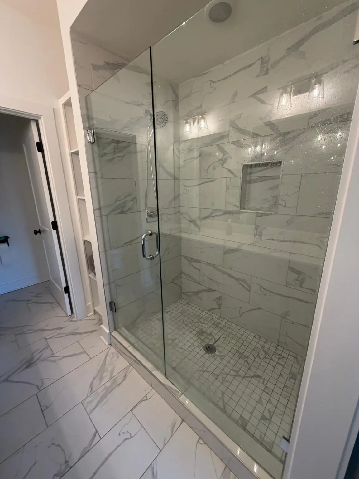Bathroom after a deep cleaning service completed by experts of Blue Kangaroo Cleaning Services